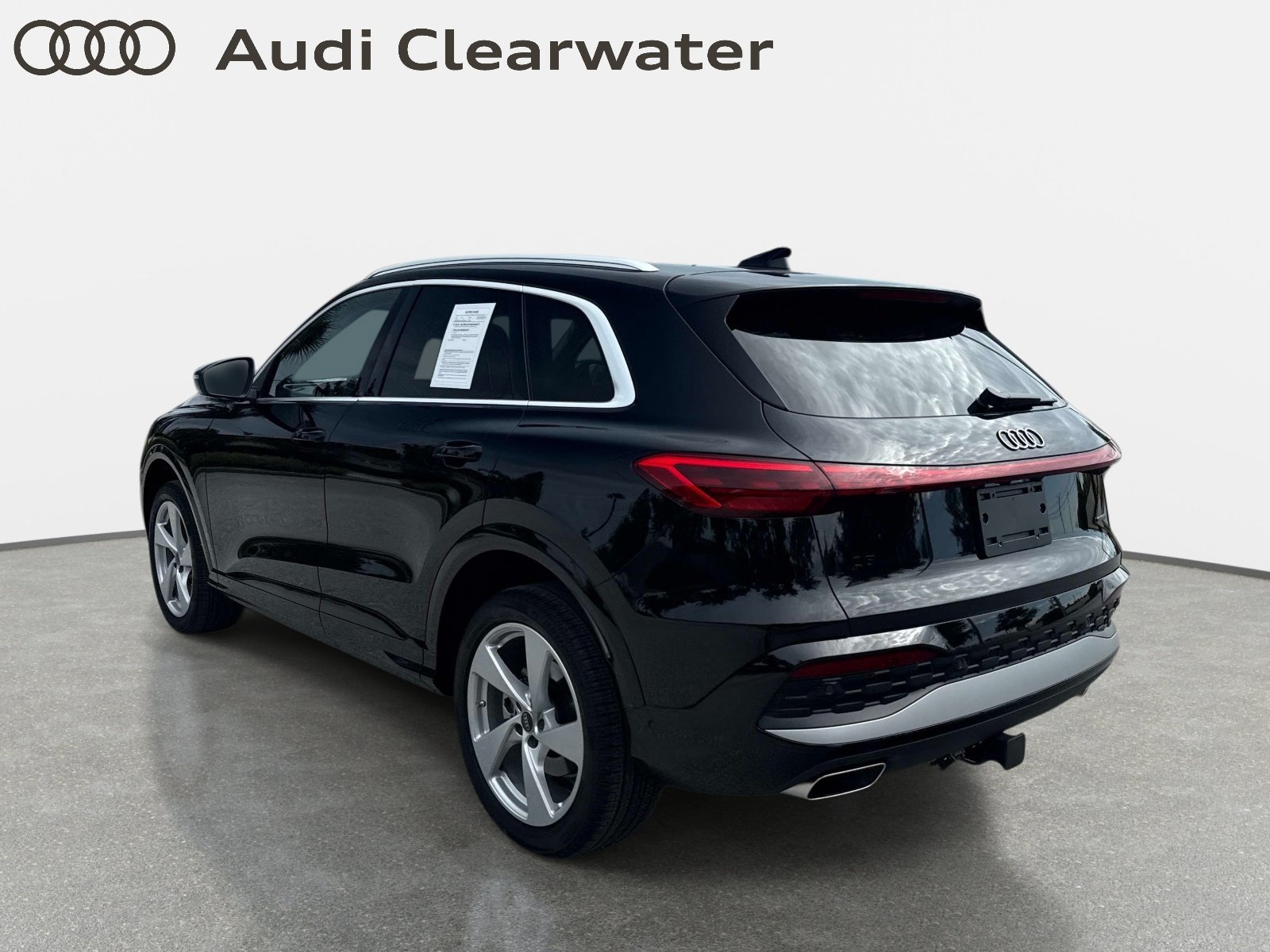 Certified 2025 Audi Q5 Premium AWD/4WD image 3