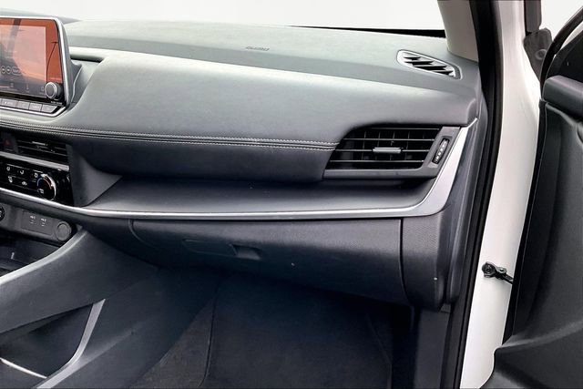 Used 2024 Nissan Rogue S image 18