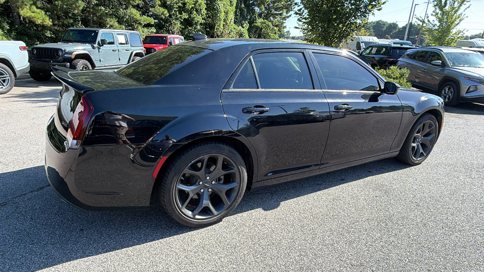 Used 2023 Chrysler 300 Touring w/ Sport Appearance Package RWD image 8