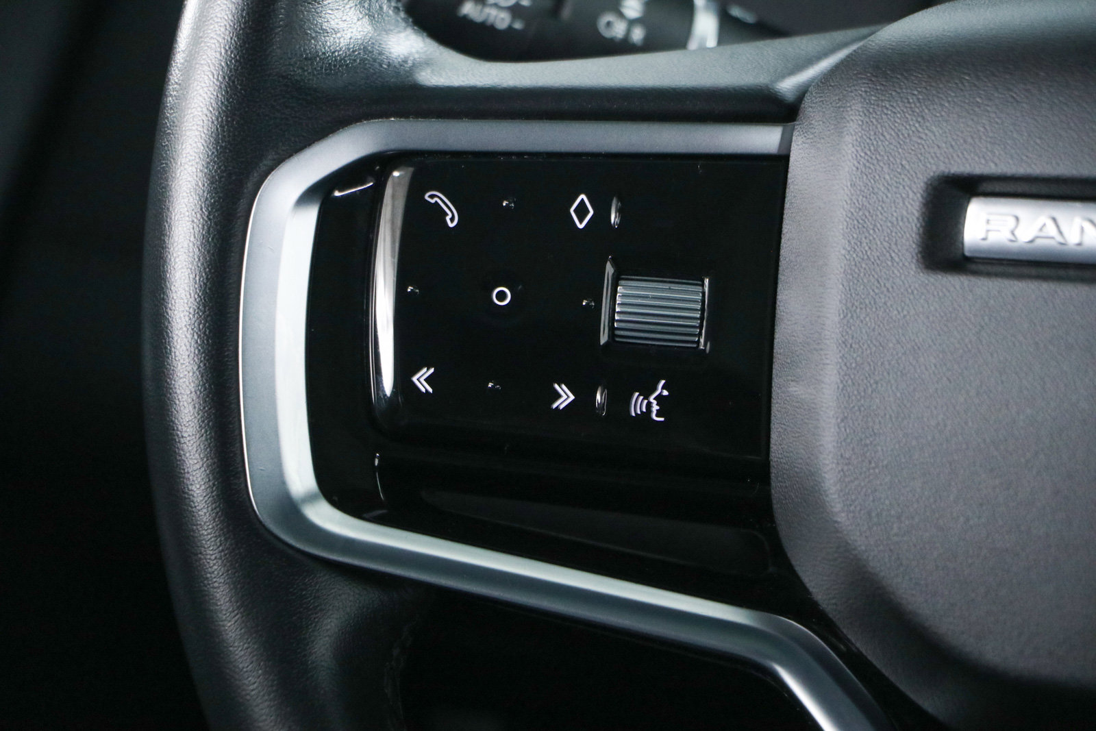 Used 2023 Land Rover Range Rover Evoque S image 13