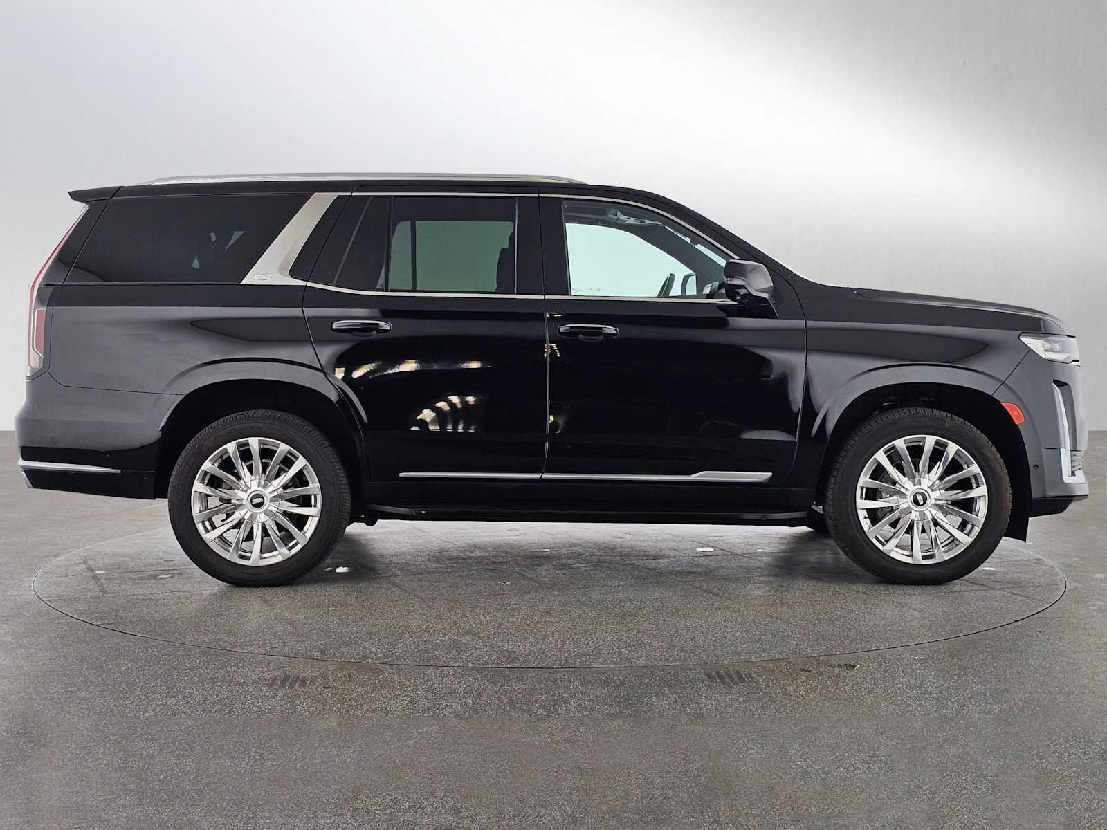 Used 2023 Cadillac Escalade Premium Luxury image 2