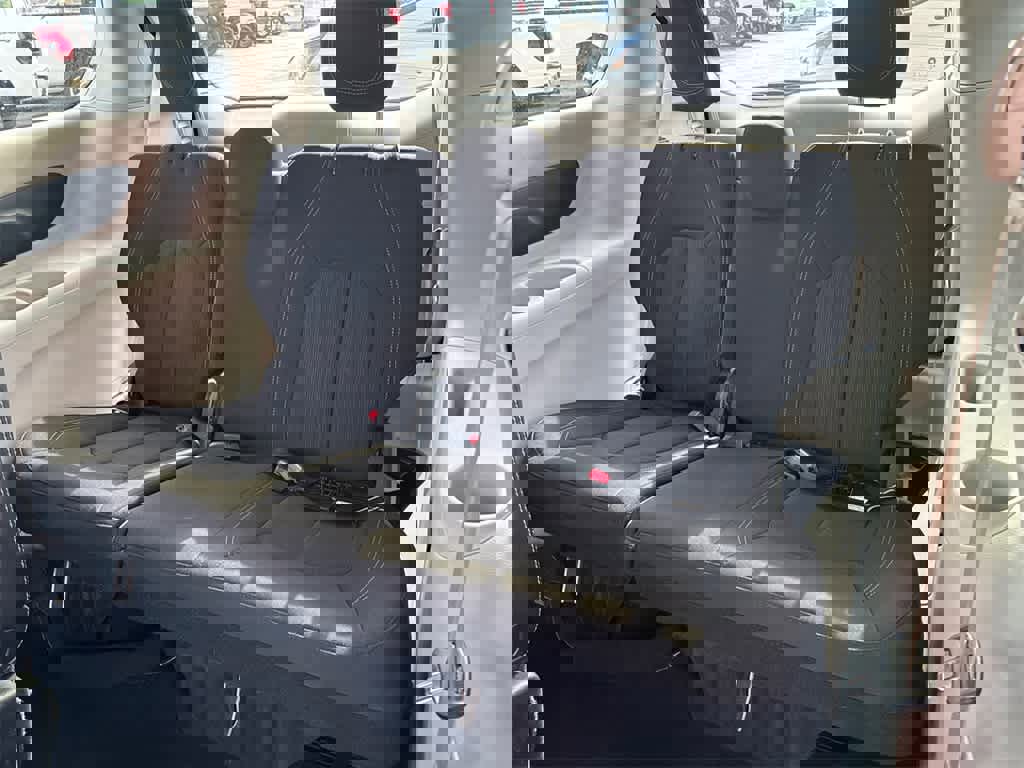 Used 2023 Chrysler Voyager LX image 18