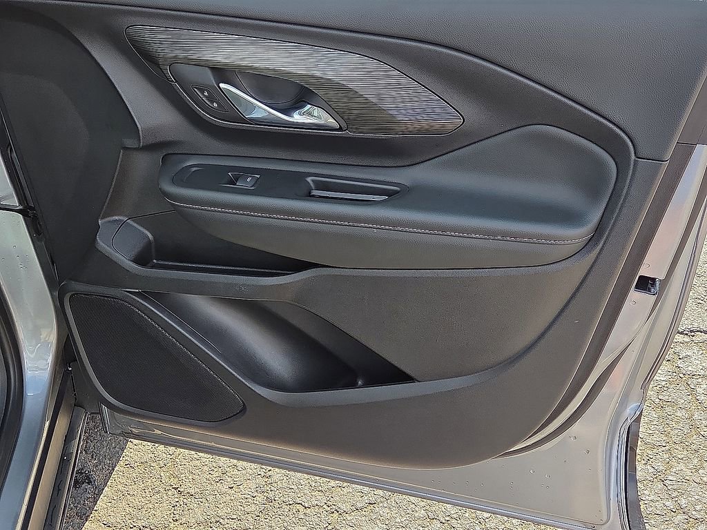 Used 2024 GMC Terrain SLT image 16