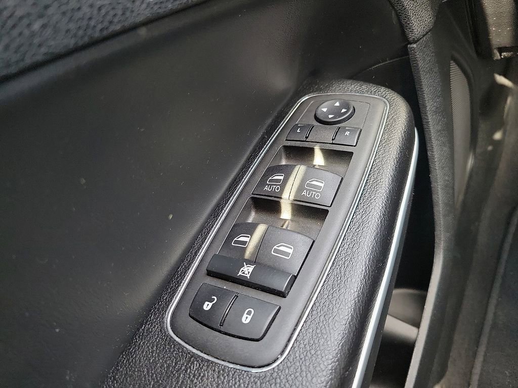 Used 2023 Chrysler 300 Touring w/ Sport Appearance Package image 13