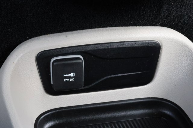 Used 2024 Chrysler Voyager LX image 29