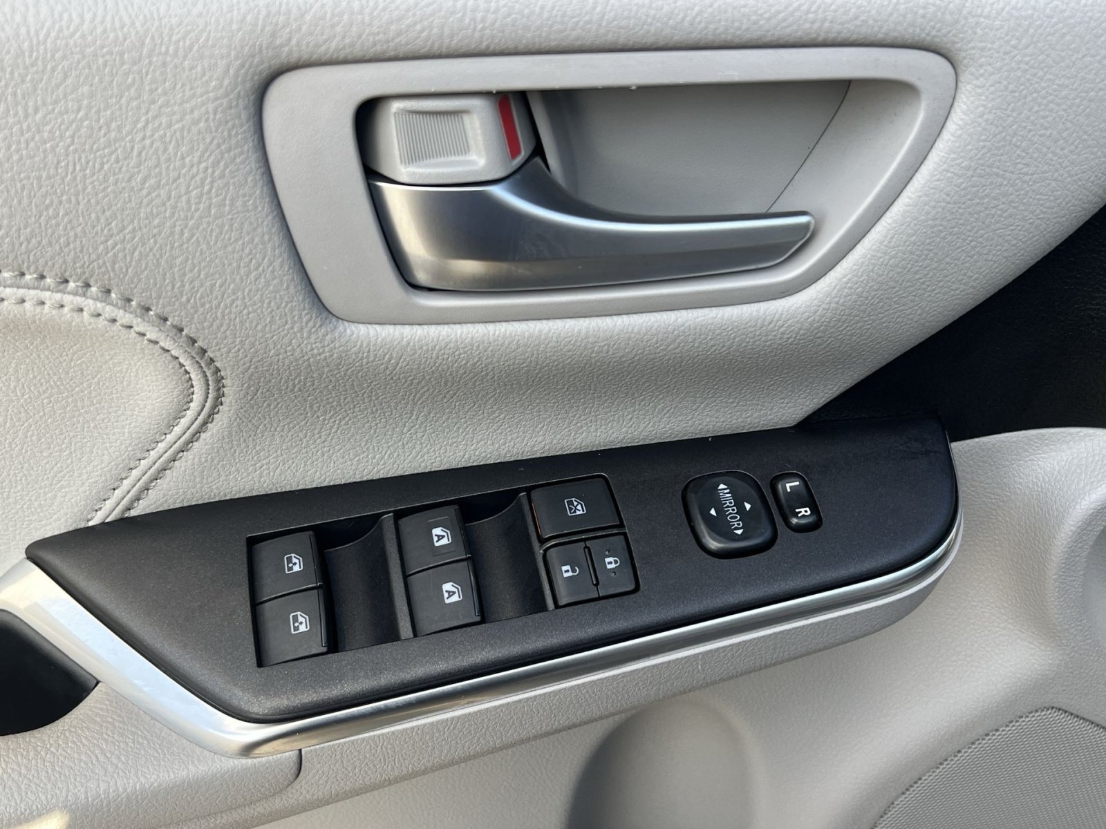 Used 2017 Toyota Camry XLE FWD image 17