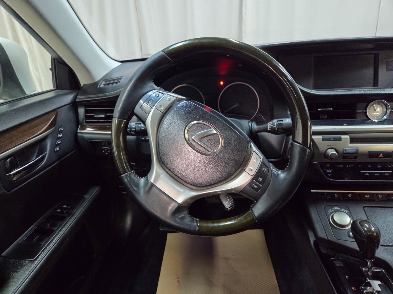 Used 2013 Lexus ES 350 Sedan w/ Luxury Pkg image 21