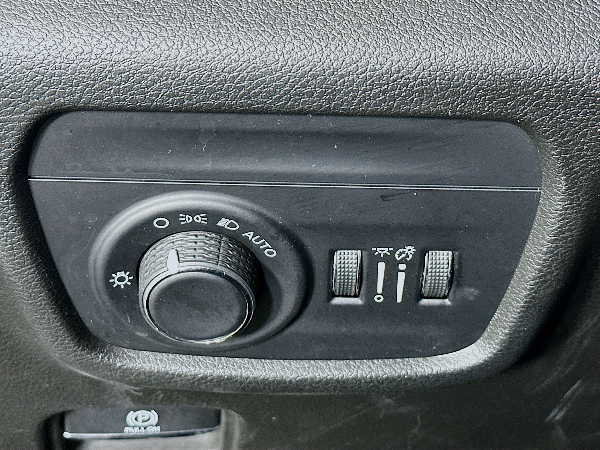 Used 2023 Jeep Grand Cherokee L Laredo image 16