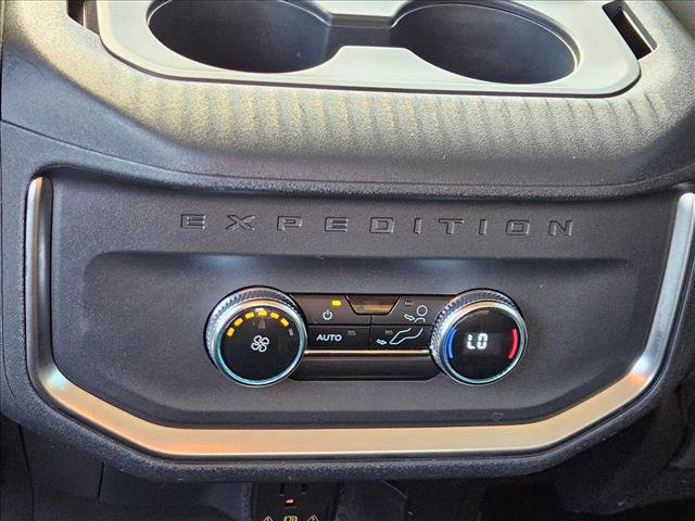 Used 2025 Ford Expedition Active RWD image 16