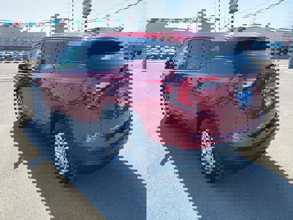 Used 2024 GMC Terrain SLE image 11