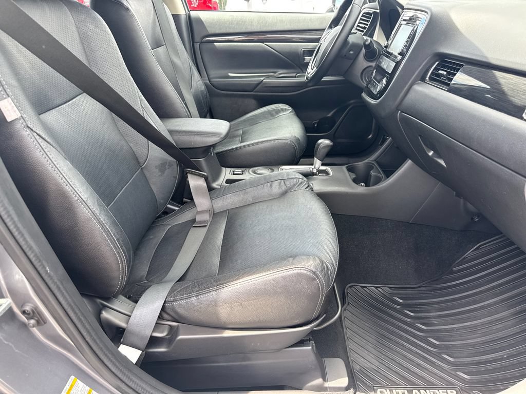 Used 2016 Mitsubishi Outlander SEL FWD image 14