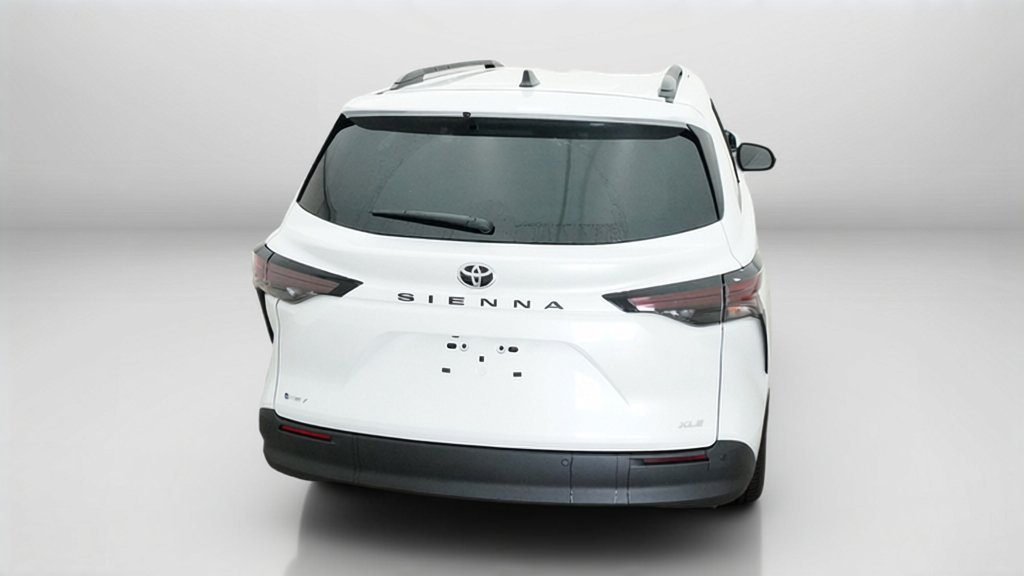 New 2026 Toyota Sienna XLE FWD image 10