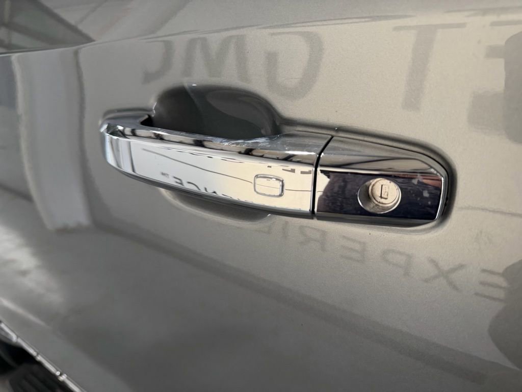 Used 2026 GMC Sierra 1500 SLT image 3