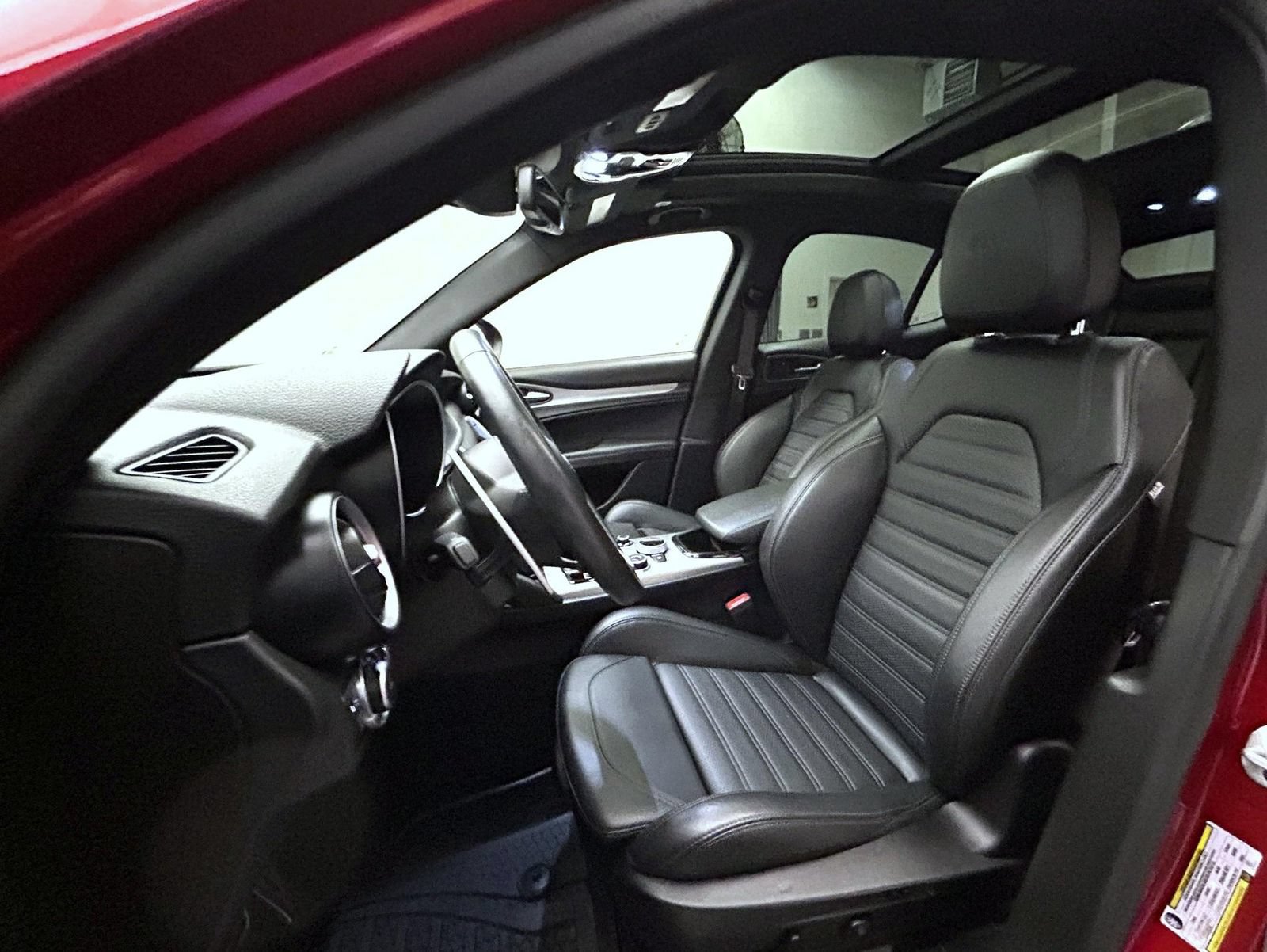 Used 2024 Alfa Romeo Stelvio Veloce AWD/4WD image 10