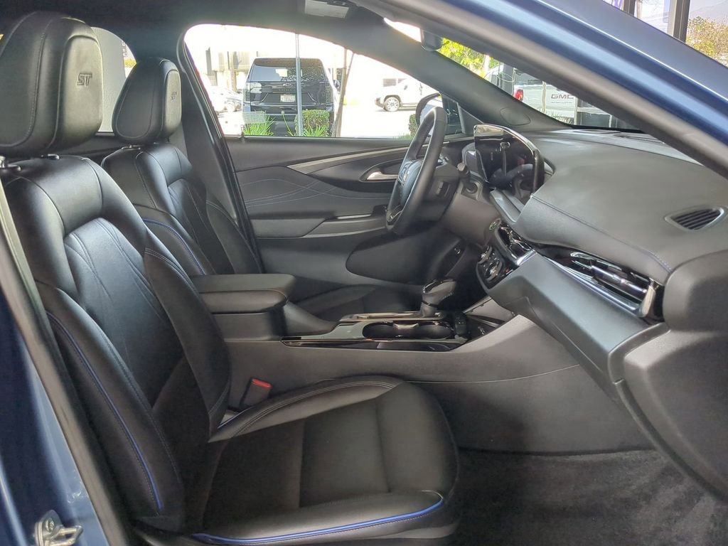 Used 2025 Buick Envista Sport Touring w/ Convenience I Package FWD image 29
