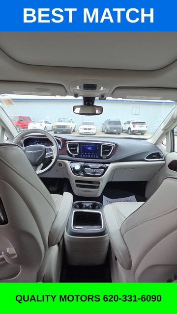 Used 2017 Chrysler Pacifica Limited FWD image 11