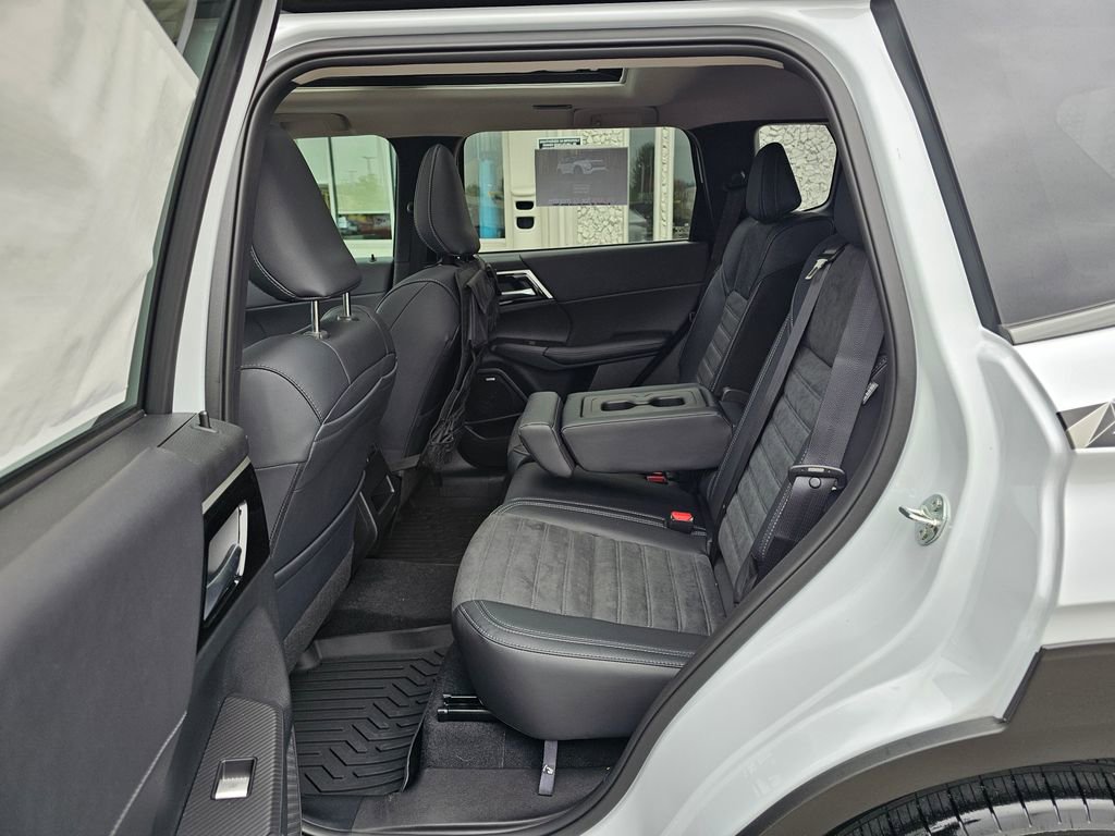 New 2026 Mitsubishi Outlander AWD image 13
