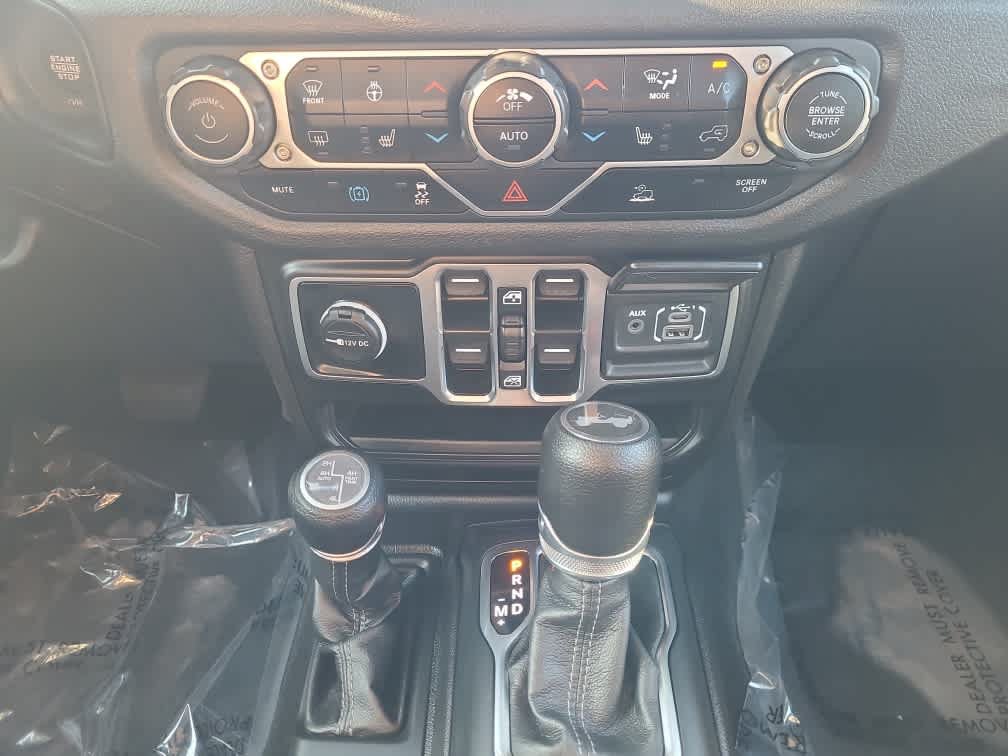 Used 2024 Jeep Wrangler Unlimited w/ Convenience Group AWD/4WD image 13
