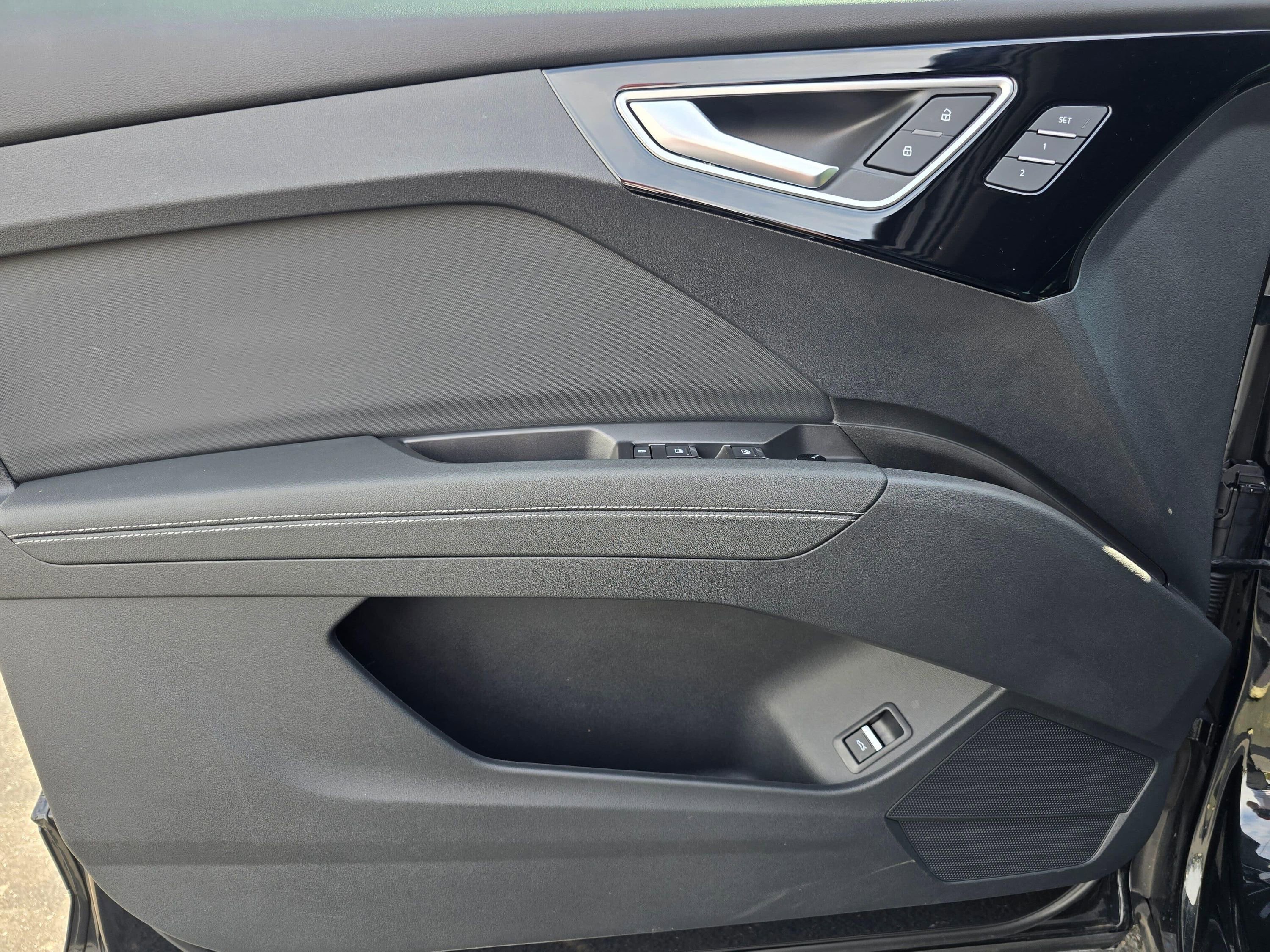 Used 2025 Audi Q4 e-tron Premium w/ Convenience Package AWD/4WD image 36