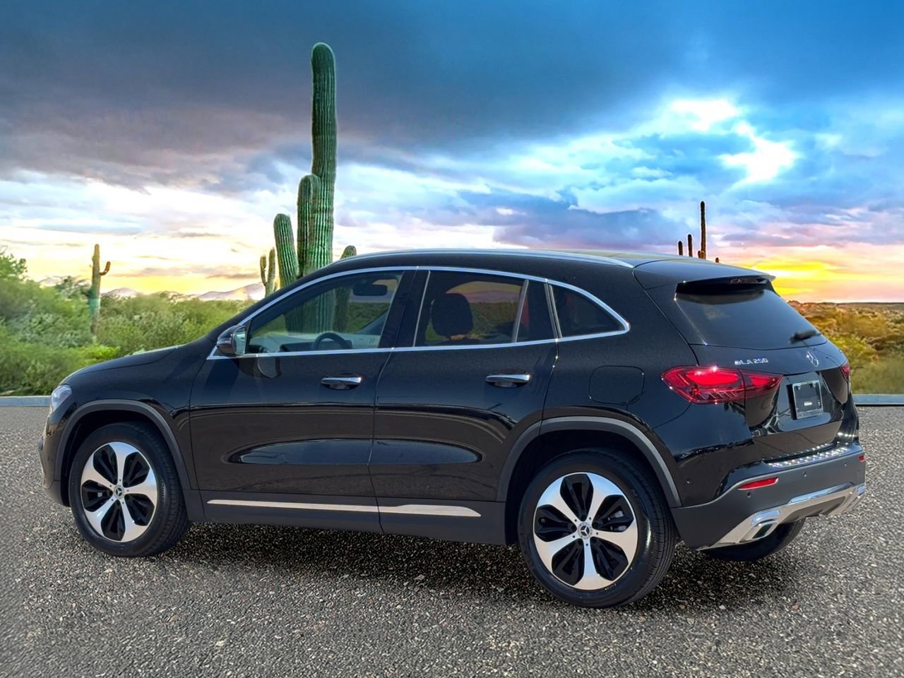 Used 2025 Mercedes-Benz GLA 250 4MATIC image 4