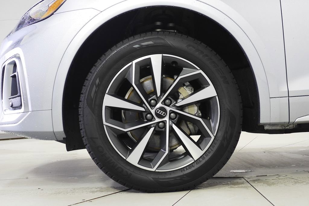 Used 2023 Audi Q5 2.0T Premium w/ Convenience Package image 5