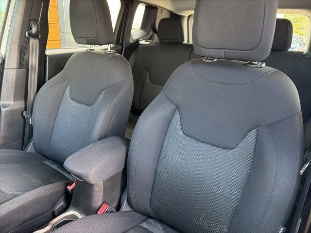 Used 2017 Jeep Renegade Latitude w/ Popular Equipment Group image 22