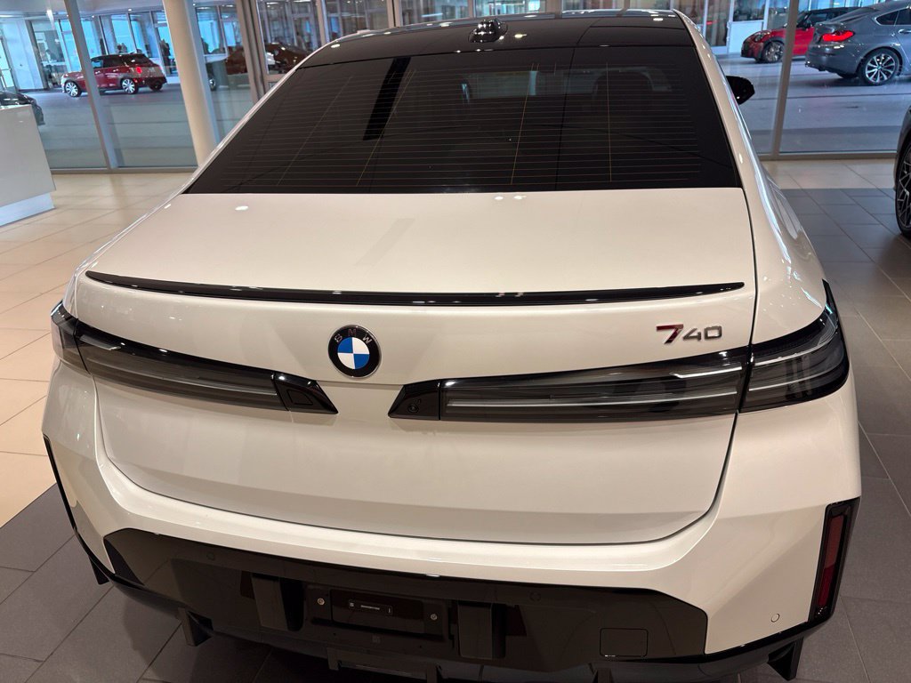 New 2027 BMW 740i RWD image 5