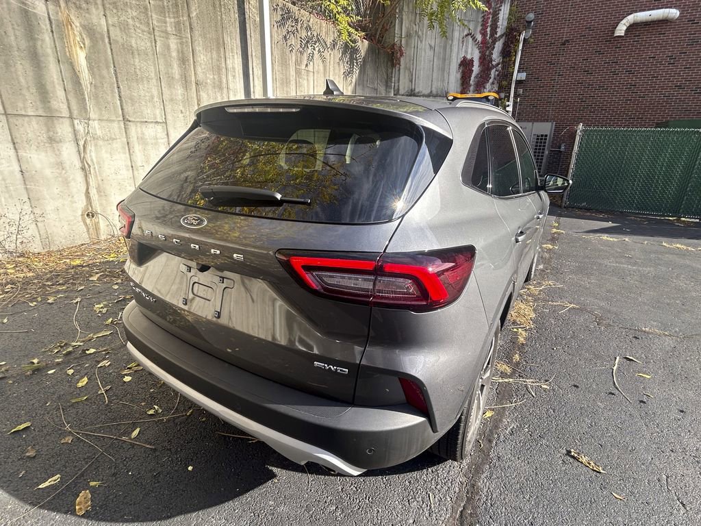 Used 2023 Ford Escape Platinum image 9