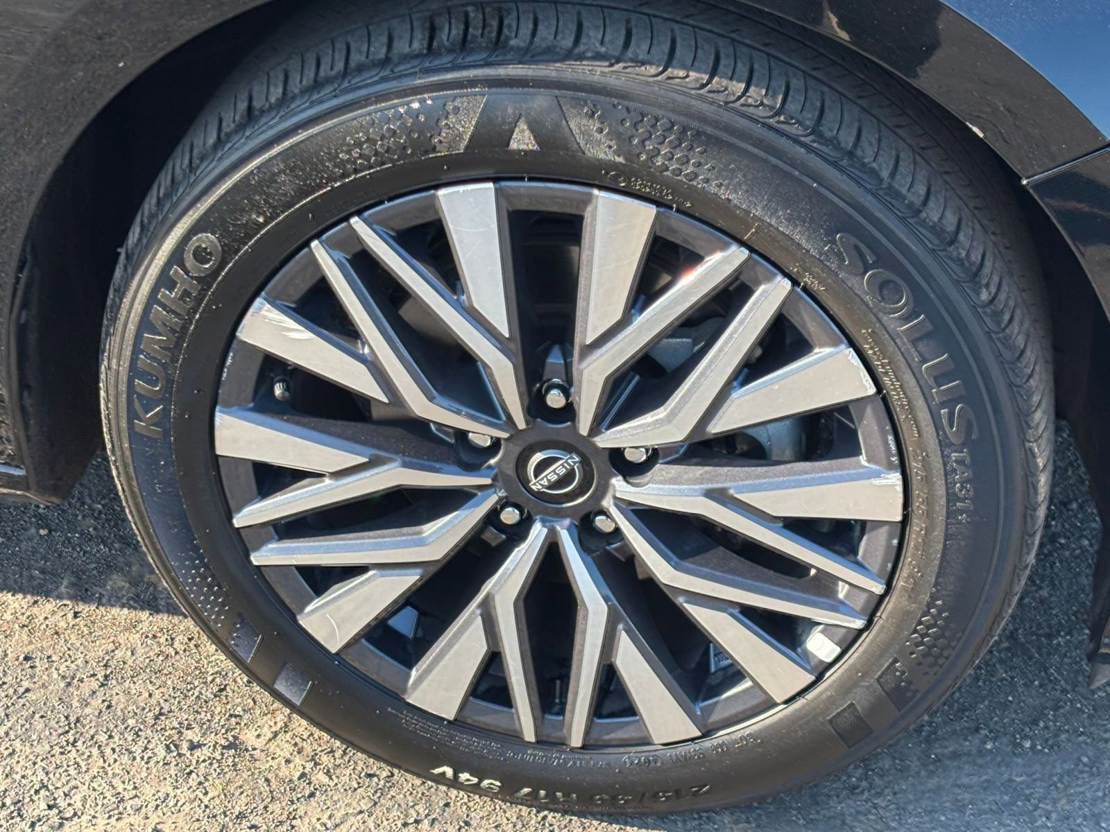 Used 2025 Nissan Altima 2.5 SV FWD image 30