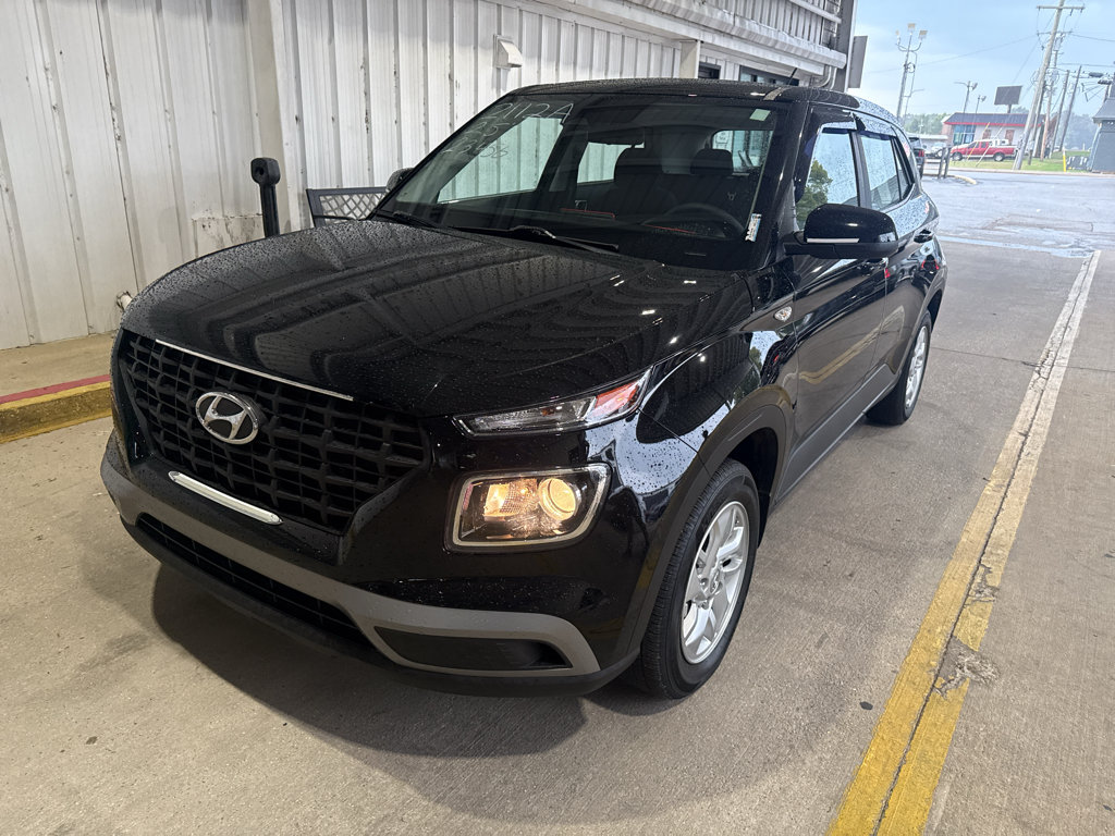 Used 2025 Hyundai Venue SE FWD image 11
