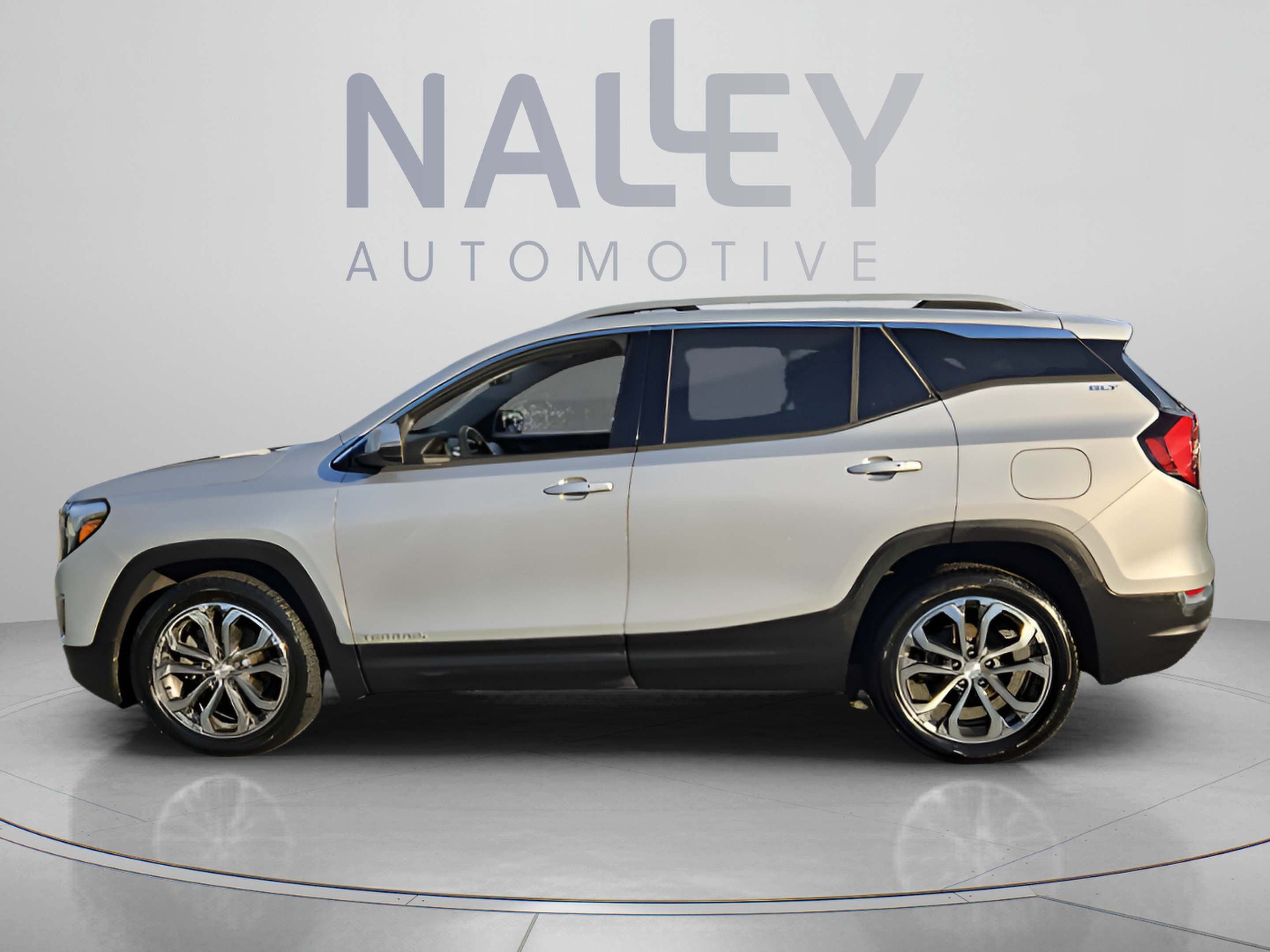 Used 2019 GMC Terrain SLT w/ Preferred Package FWD image 2