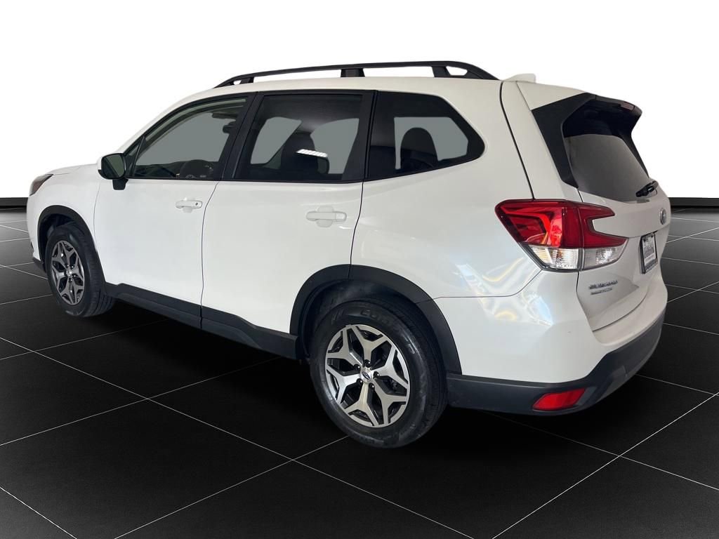Used 2023 Subaru Forester Premium image 3