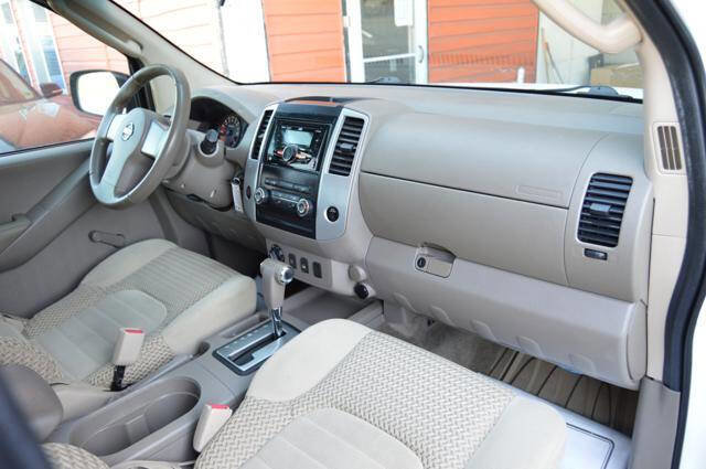Used 2010 Nissan Frontier SE AWD/4WD image 17