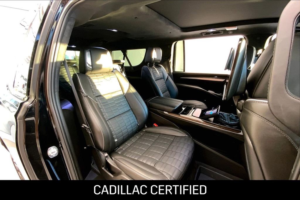 Used 2026 Cadillac Escalade ESV Platinum Sport image 19