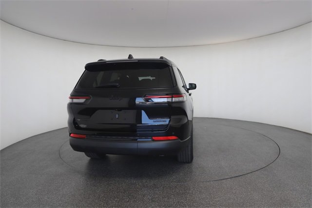 Used 2023 Jeep Grand Cherokee L Limited w/ Black Appearance Package image 16