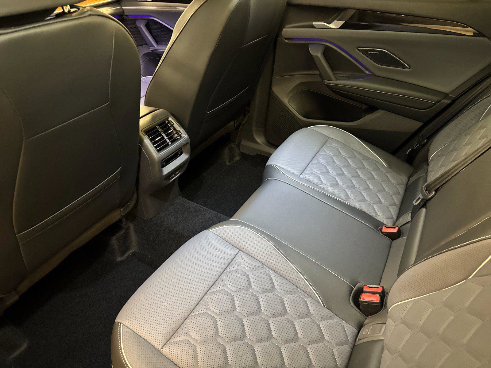 New 2026 Volkswagen Tiguan SEL R-Line AWD/4WD image 11