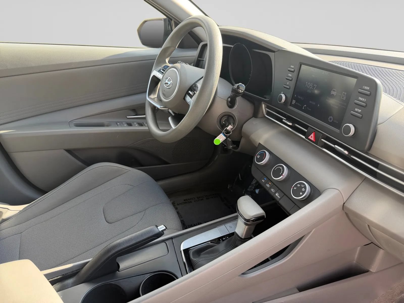 Used 2023 Hyundai Elantra SE w/ Preferred Accessory Package FWD image 34