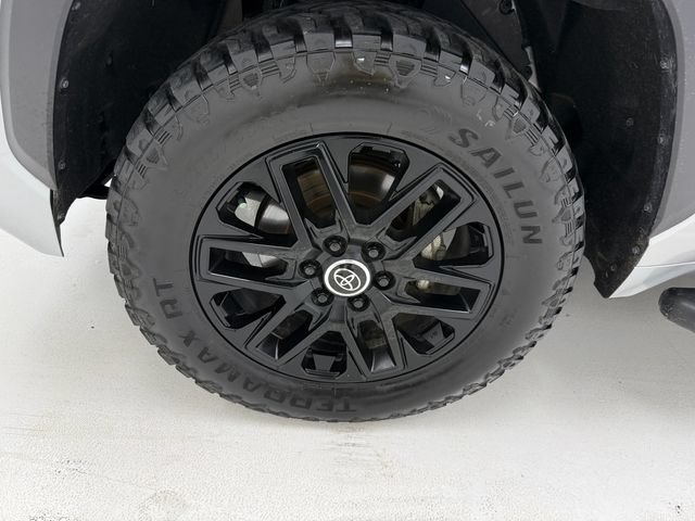 Used 2024 Toyota Tundra Limited AWD/4WD image 7