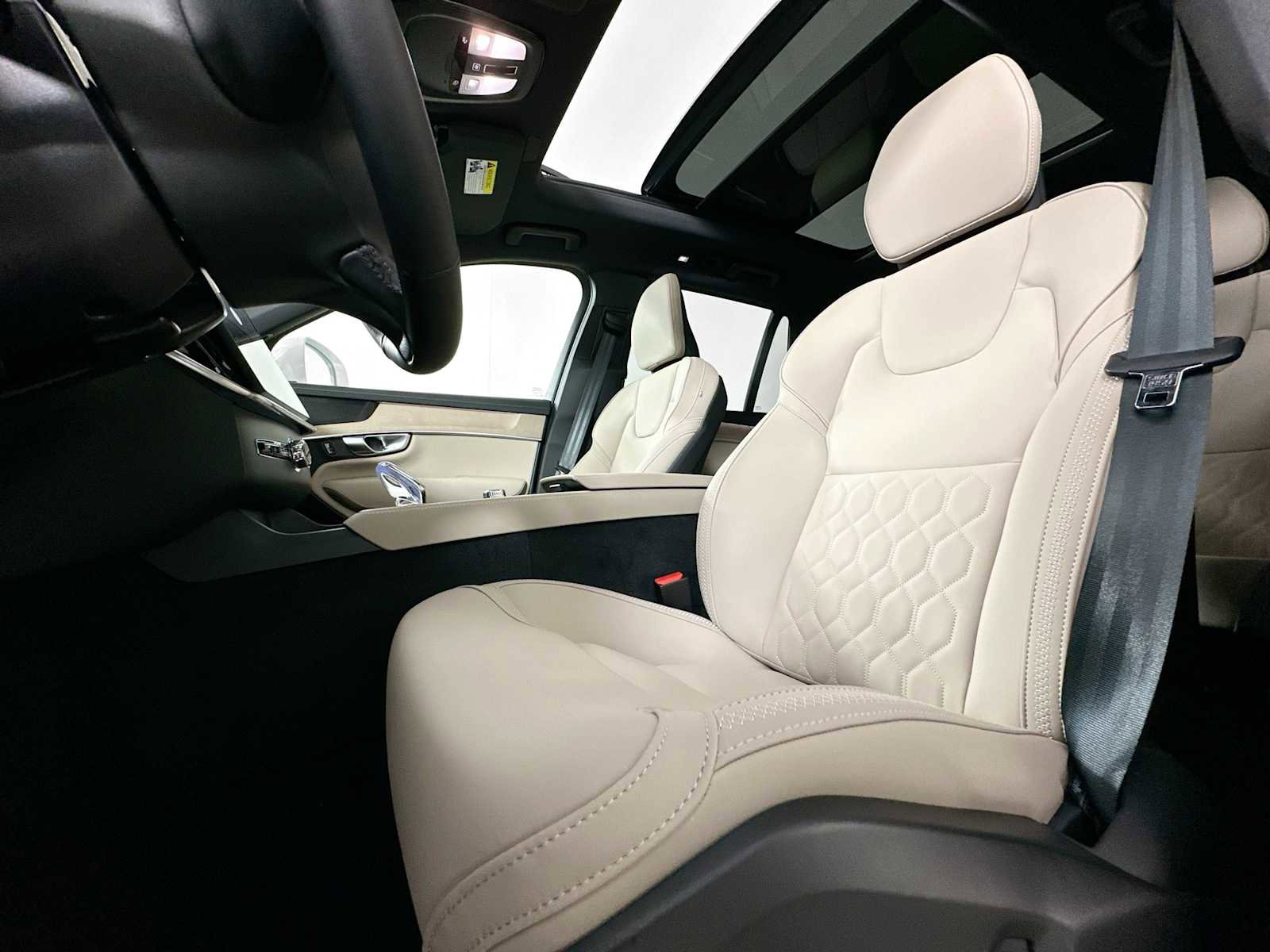 New 2026 Volvo XC90 T8 Plus image 19