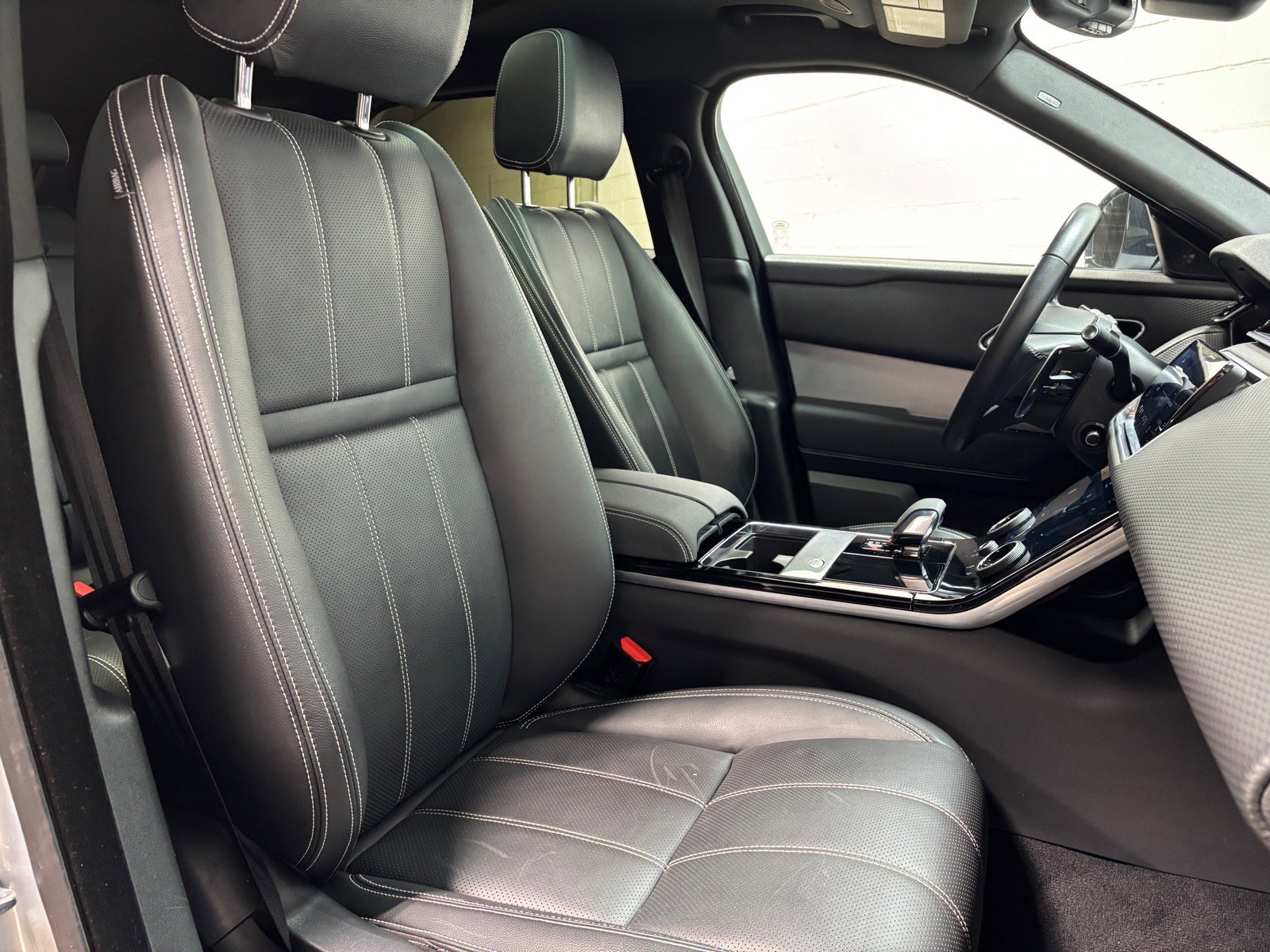 Used 2023 Land Rover Range Rover Velar R-Dynamic S AWD/4WD image 32