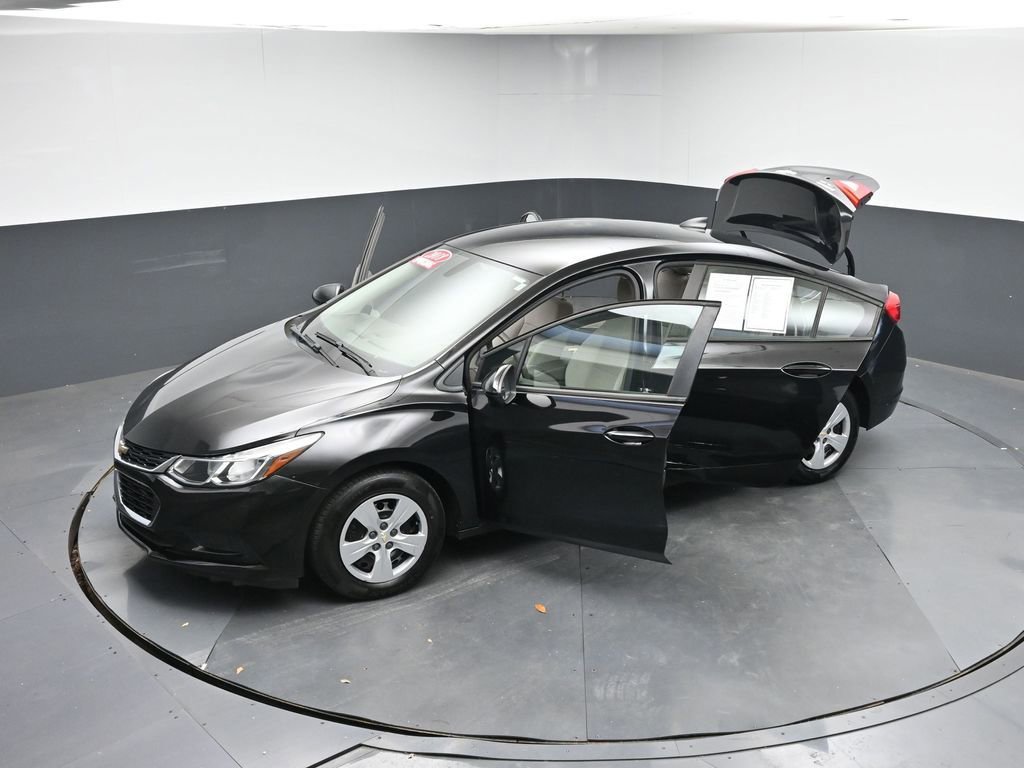 Used 2018 Chevrolet Cruze LS image 44