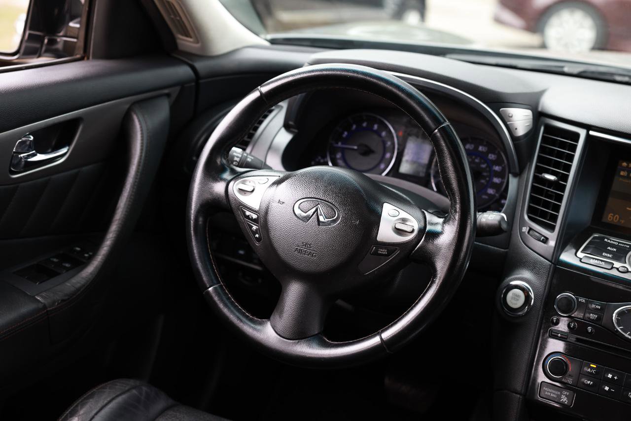 Used 2014 INFINITI QX70 image 28