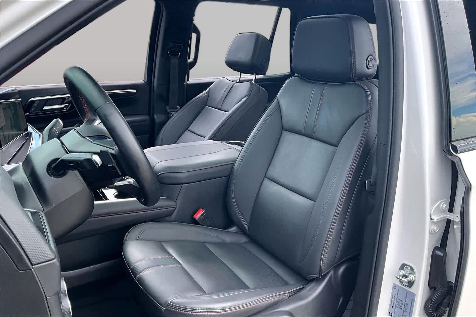 Used 2025 Chevrolet Tahoe RST w/ Comfort Package RWD image 7