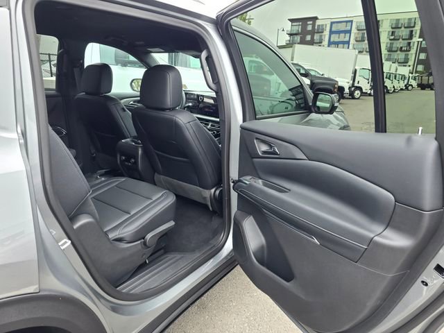 New 2025 Chevrolet Traverse LT w/ LPO, Illumination Package image 13