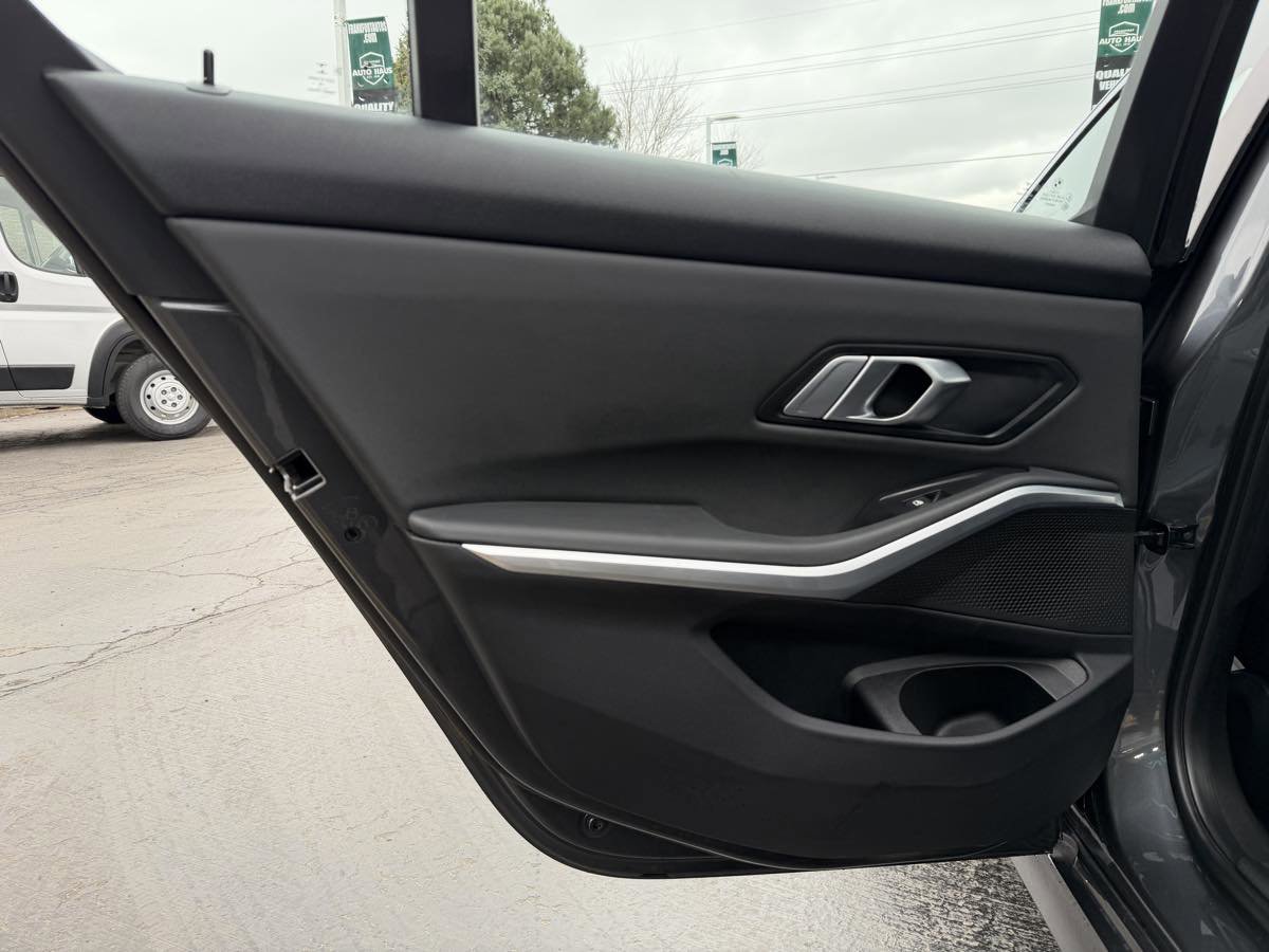 Used 2019 BMW 330i xDrive Sedan w/ Premium Package AWD/4WD image 22