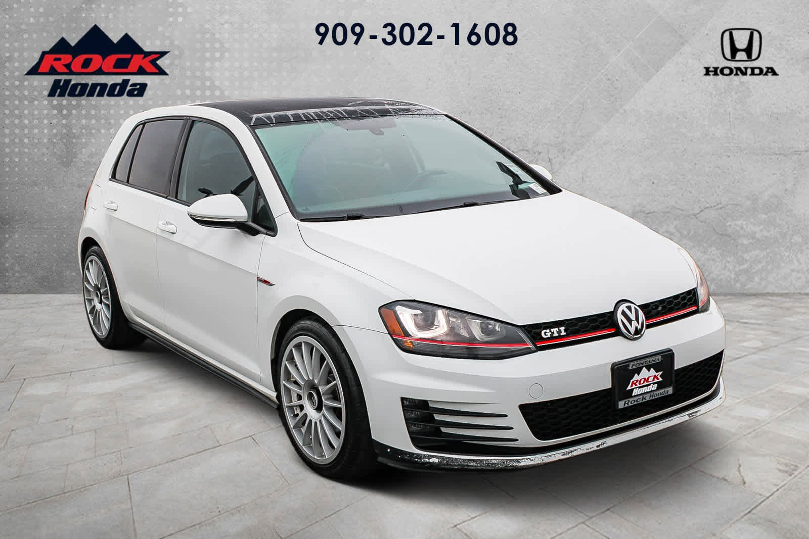 Used 2015 Volkswagen GTI 4-Door FWD image 3