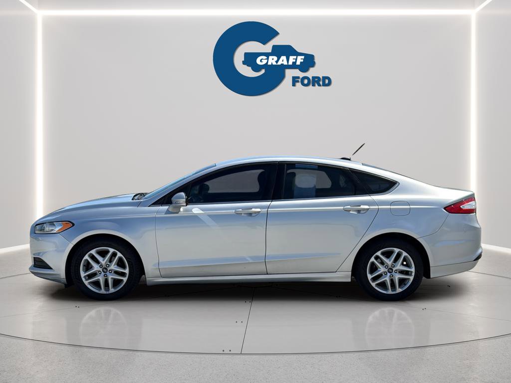 Used 2016 Ford Fusion SE FWD image 4