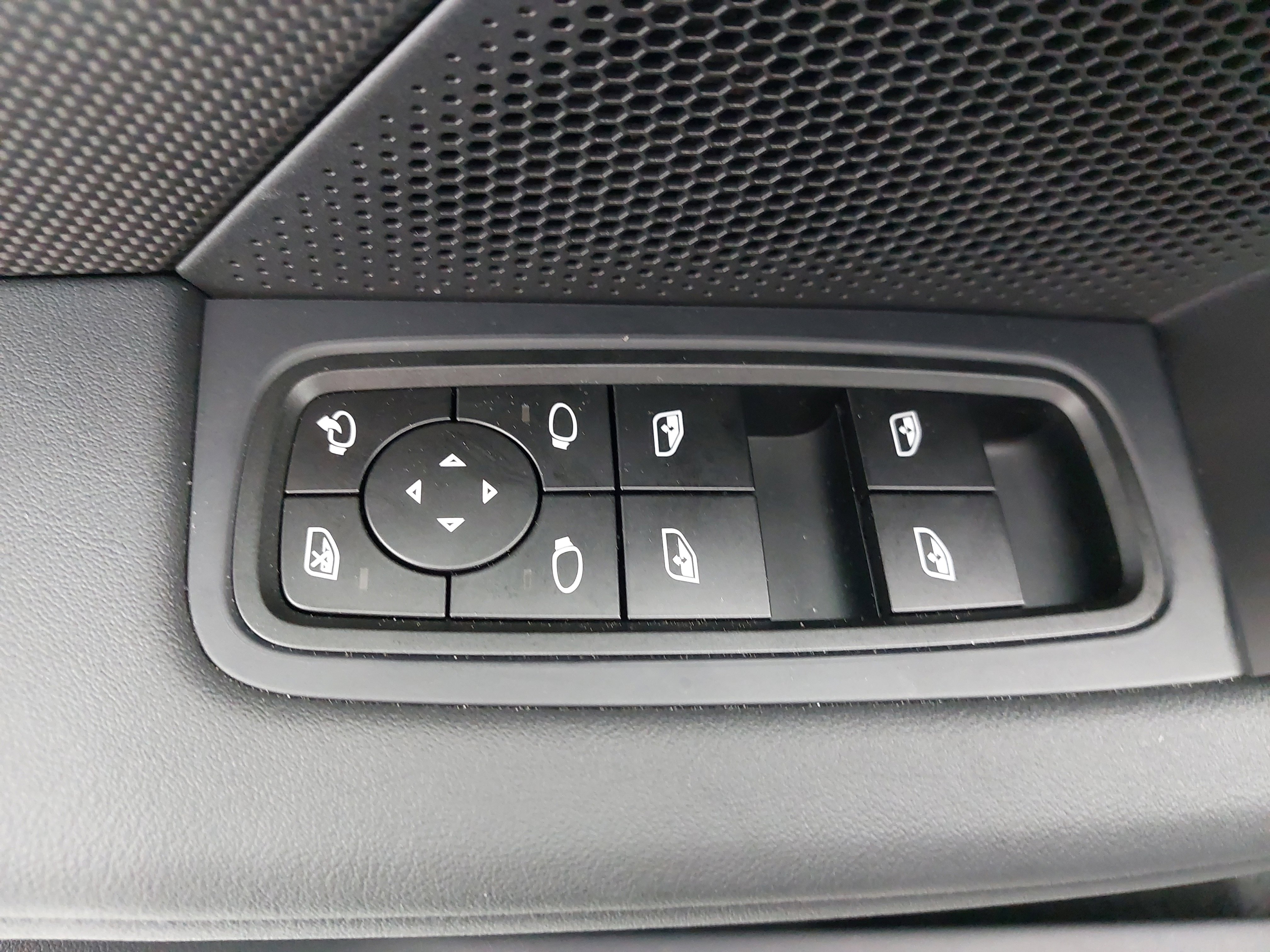 New 2025 Porsche Taycan Turbo S image 30