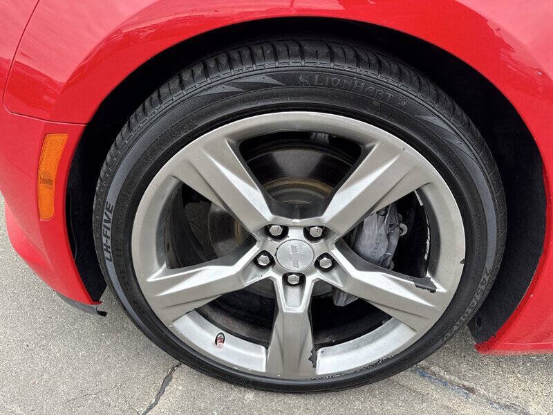Used 2017 Chevrolet Camaro SS RWD image 13