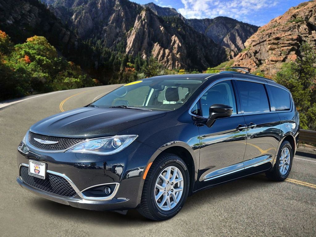 Used 2020 Chrysler Pacifica Touring-L FWD image 5